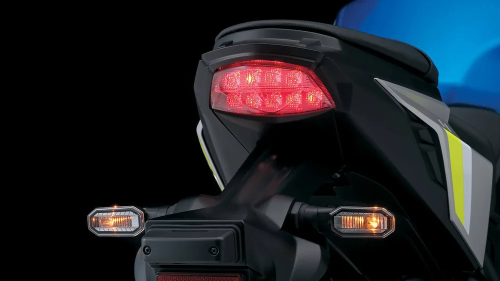 LED pokazivači smjera i stražnje svjetlo